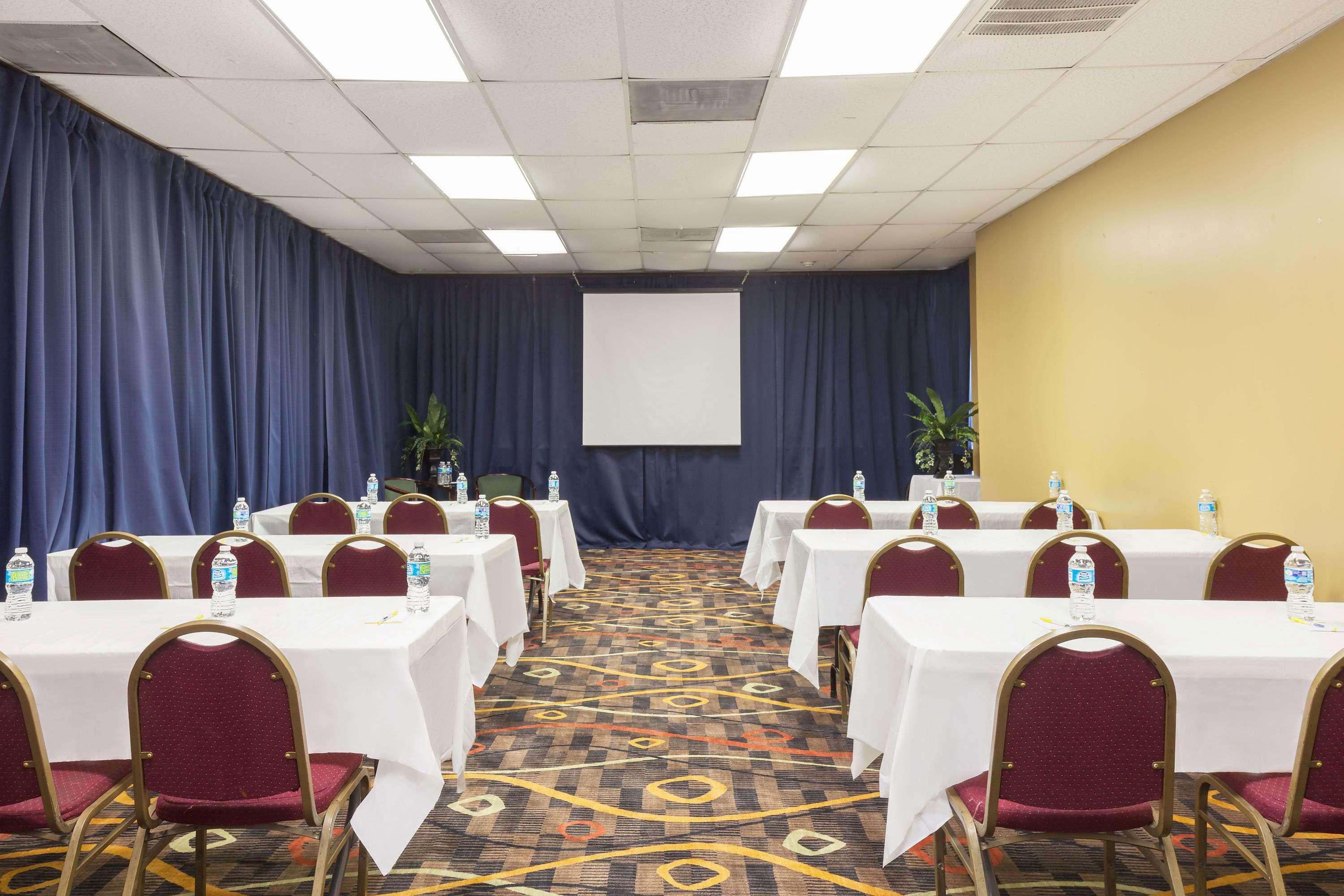 Days Inn Lafayette/University Exterior photo